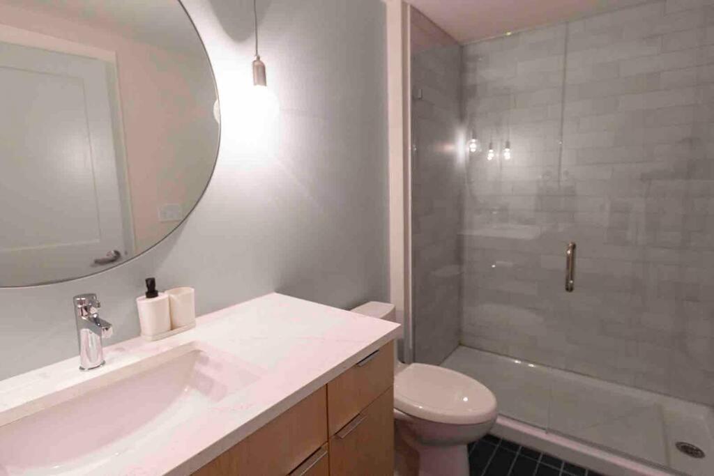 Spacious 2 Bed 2 Bath Downtown Otr Condo Minutes Walk To The Reds Bengals Stadium & More! ซินซินแนติ ภายนอก รูปภาพ