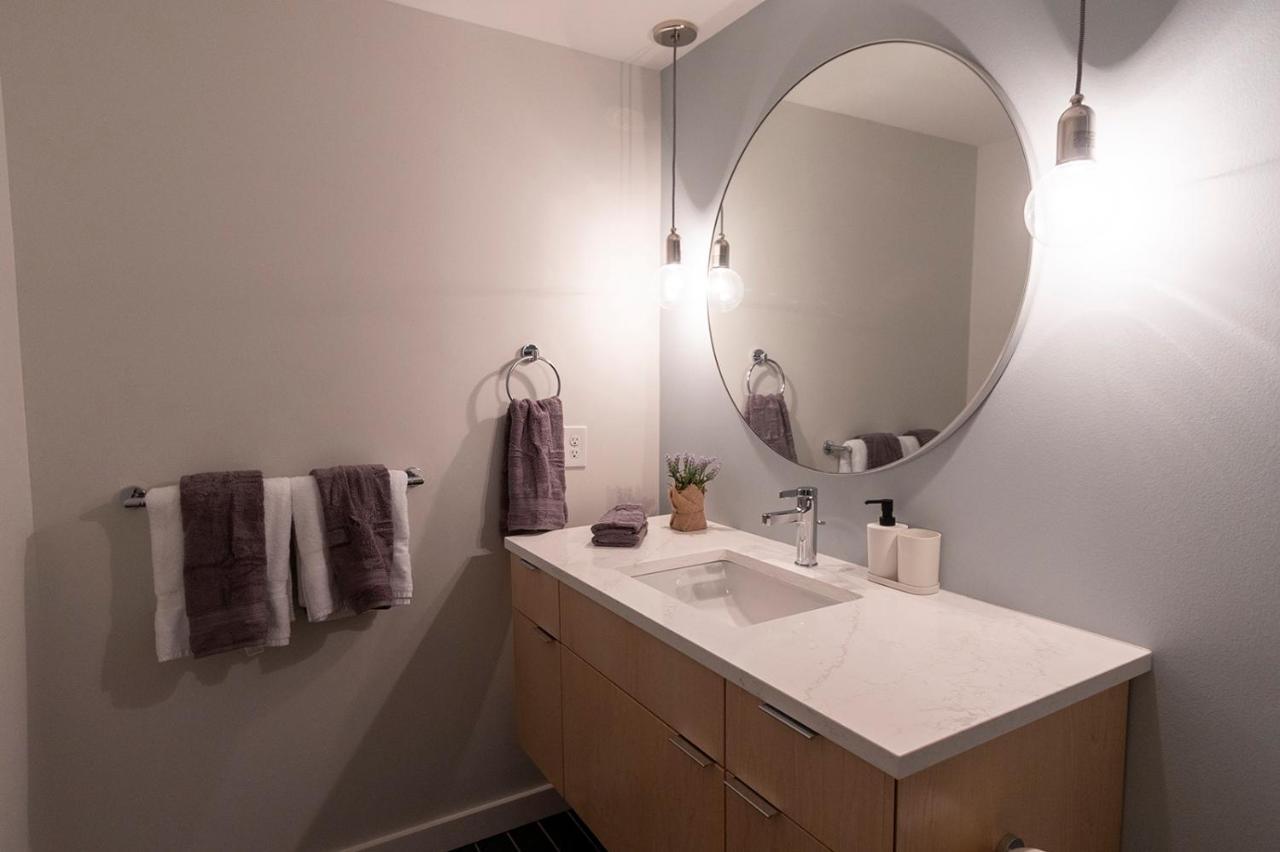 Spacious 2 Bed 2 Bath Downtown Otr Condo Minutes Walk To The Reds Bengals Stadium & More! ซินซินแนติ ภายนอก รูปภาพ