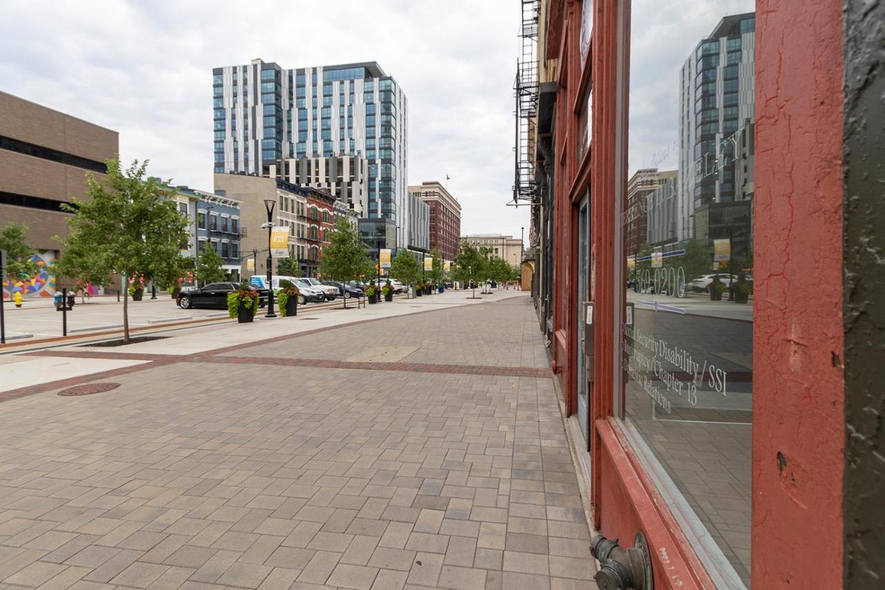 Spacious 2 Bed 2 Bath Downtown Otr Condo Minutes Walk To The Reds Bengals Stadium & More! ซินซินแนติ ภายนอก รูปภาพ