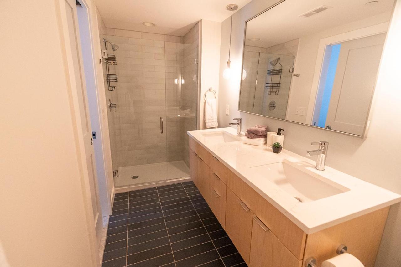 Spacious 2 Bed 2 Bath Downtown Otr Condo Minutes Walk To The Reds Bengals Stadium & More! ซินซินแนติ ภายนอก รูปภาพ